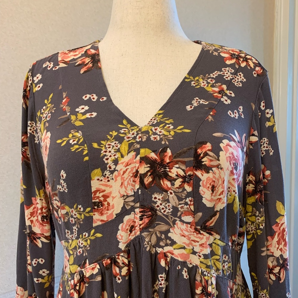 Torrid Grayish/ Brown, Floral V-Neck Babydoll Blouse. Size 0. Long Sleeve - Picture 3 of 12